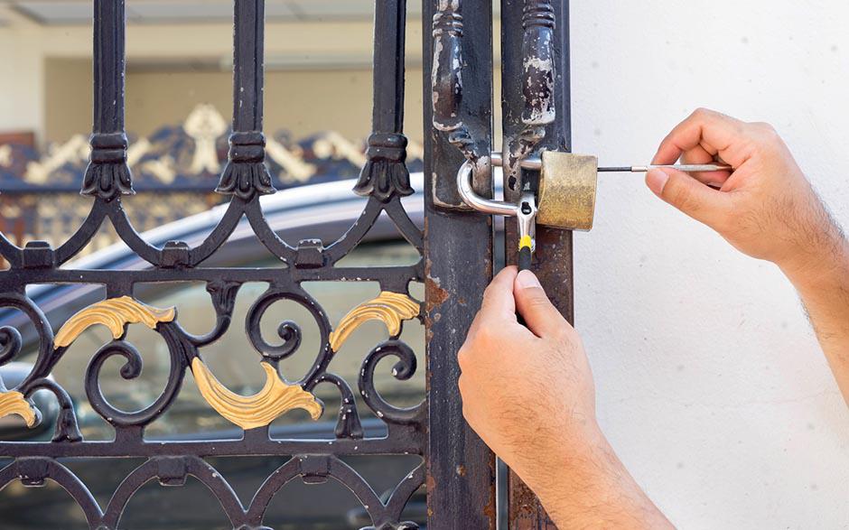 ouverture de porte claquée serrurier Angy