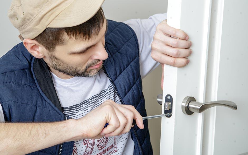 ouverture de porte claquée serrurier Dammartin-en-Serve